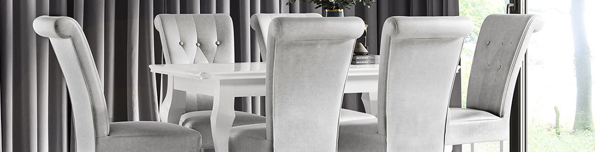 Tisch und Stühle – Möbel, die im jeden Haus notwendig sind.